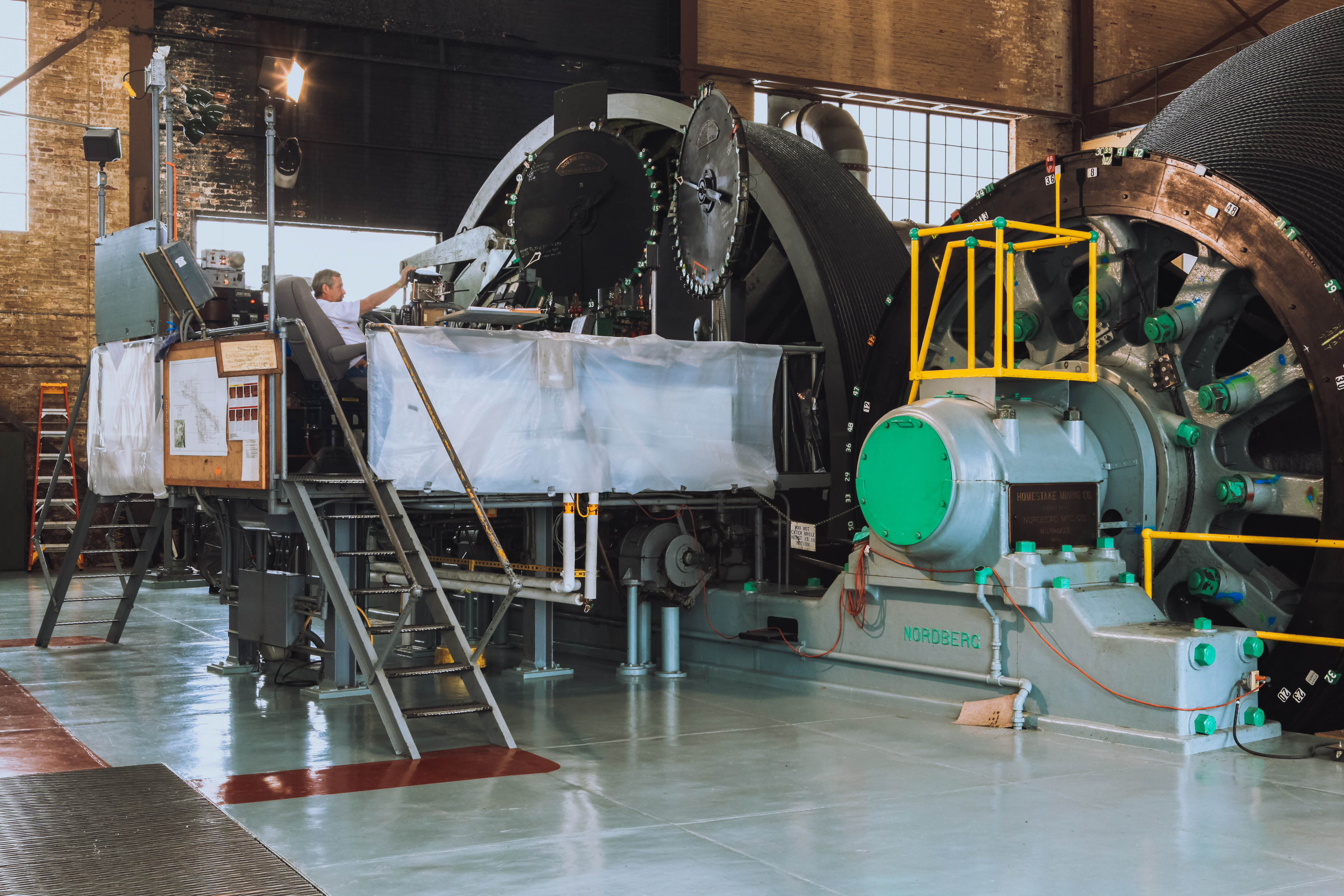 a hoist operator on the Ross Hoist operator platform